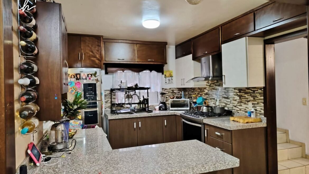 Cocina equipada en casa en venta al norte de Aguascalientes