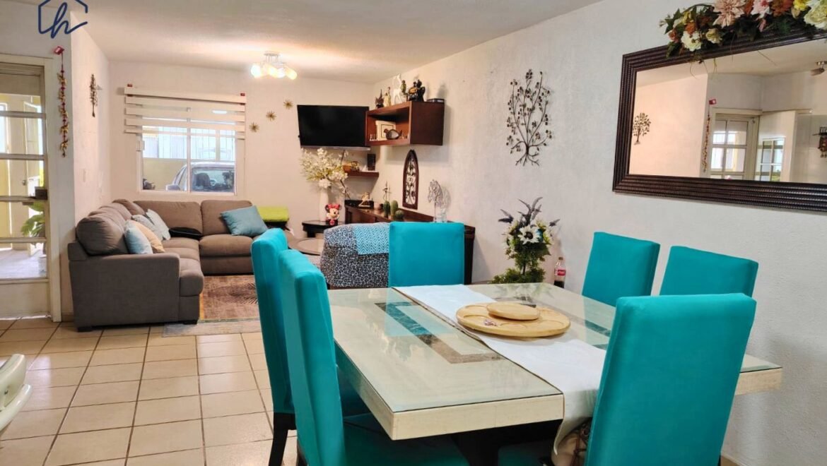 Sala y comedor amplios de casa en Paso de Argenta