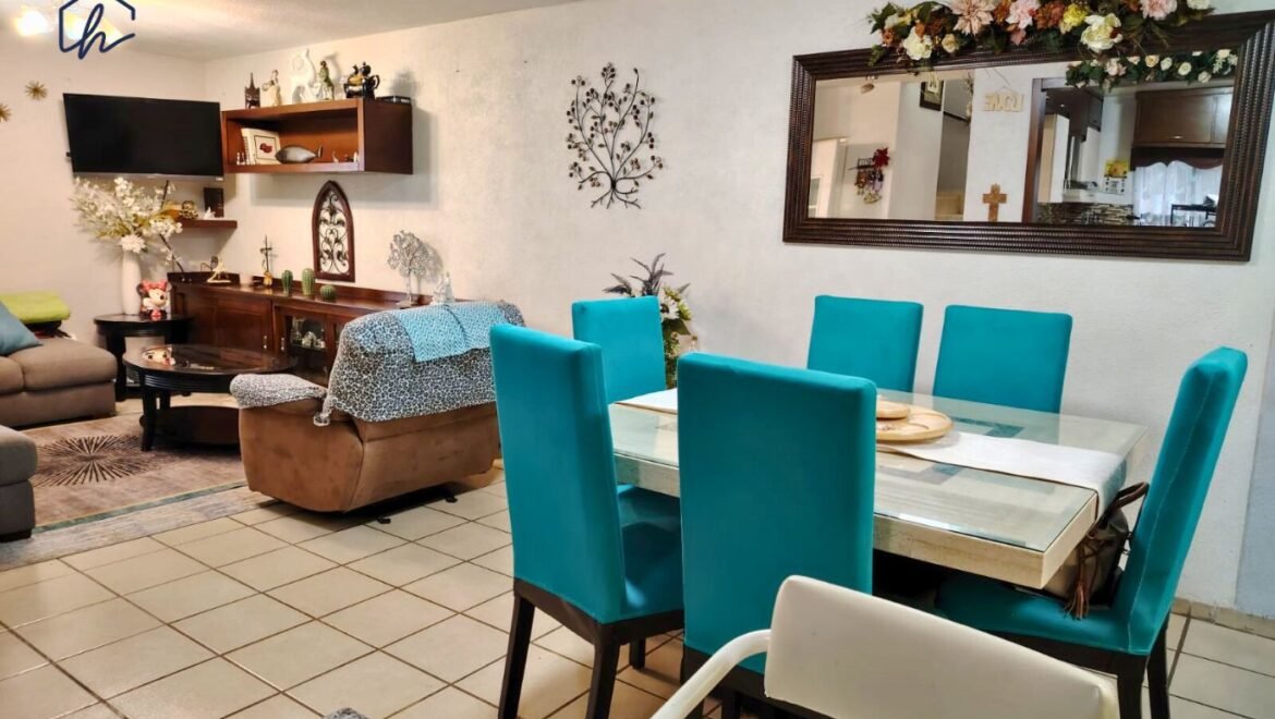 Sala y comedor amplios de casa en Paso de Argenta 2