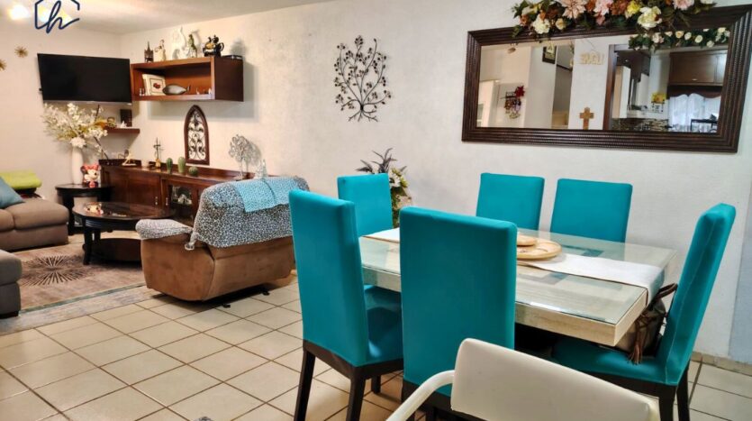 Sala y comedor amplios de casa en Paso de Argenta 2