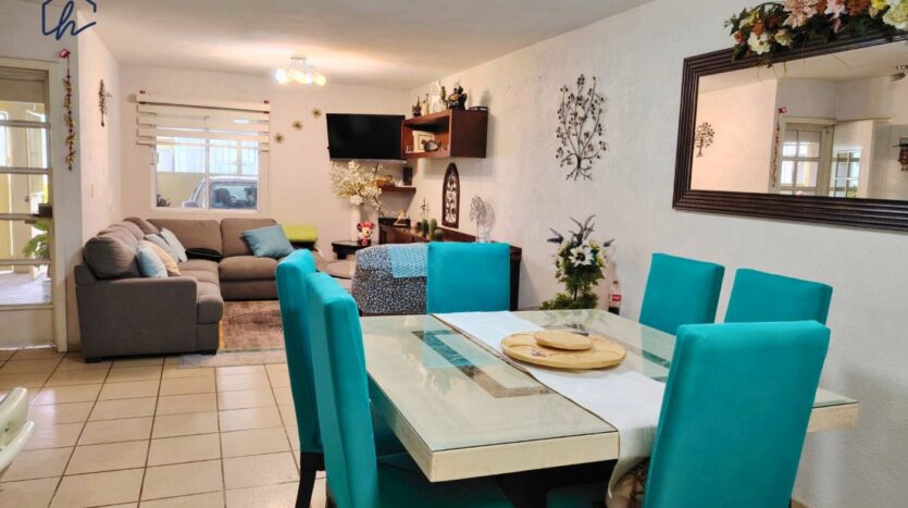 Sala y comedor amplios de casa en Paso de Argenta