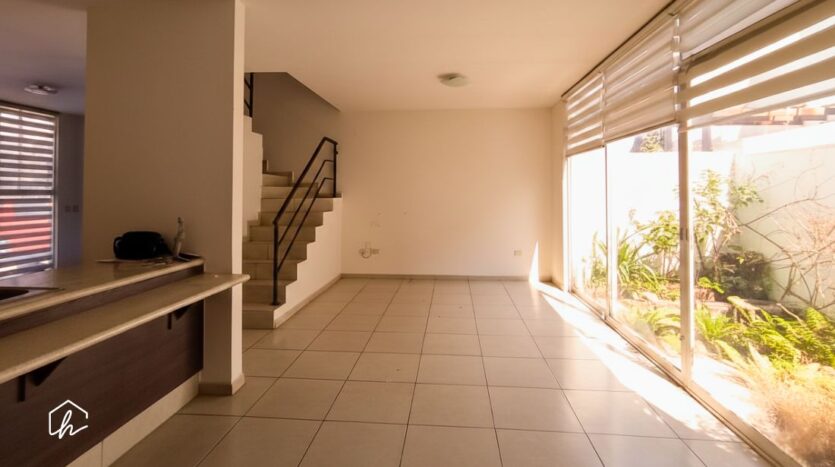 CASA EN VENTA EN RONDA RESIDENCIAL-SALA-COMEDOR