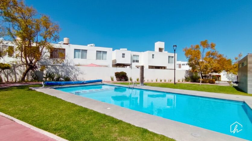 CASA EN VENTA EN RONDA RESIDENCIAL-ALBERCA