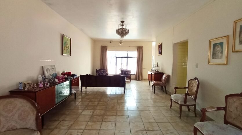 CASA EN VENTA EN FRACCIONAMIENTO MODELO
