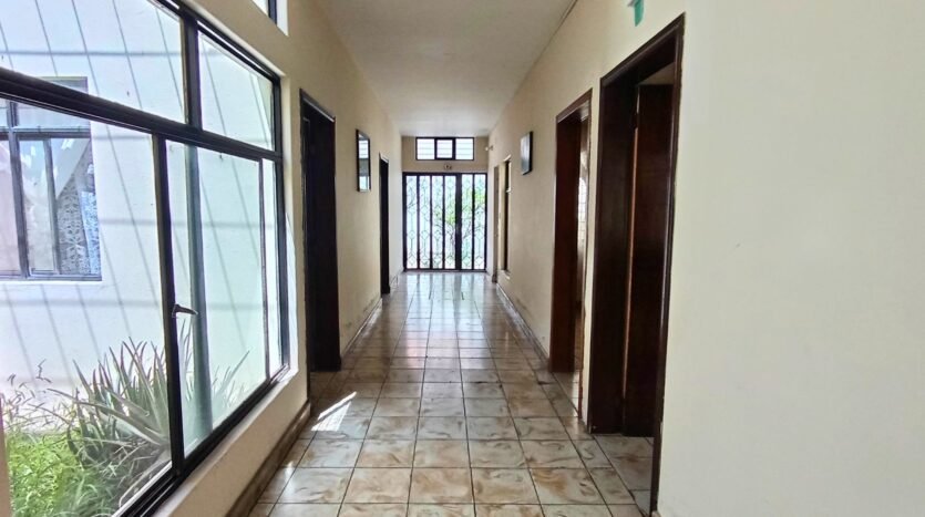 CASA EN VENTA EN FRACCIONAMIENTO MODELO PASILLO